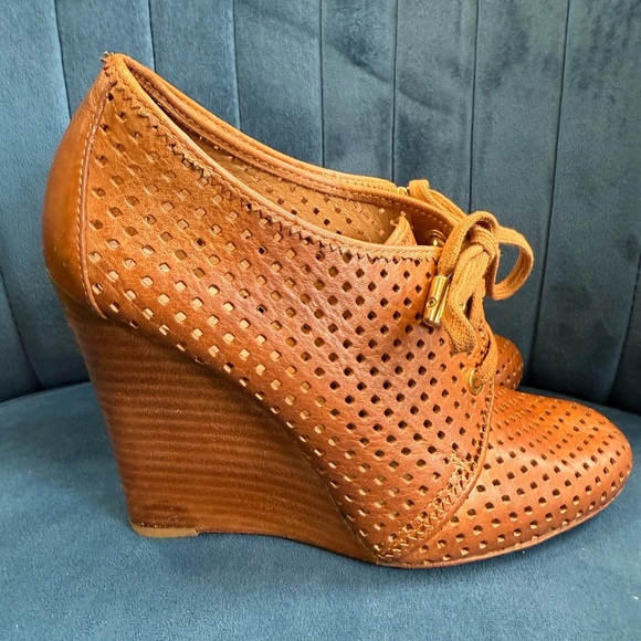 Tory Burch Brown Perforated Leather Wedge Sneakers Size 7 - Picture 3 of 8